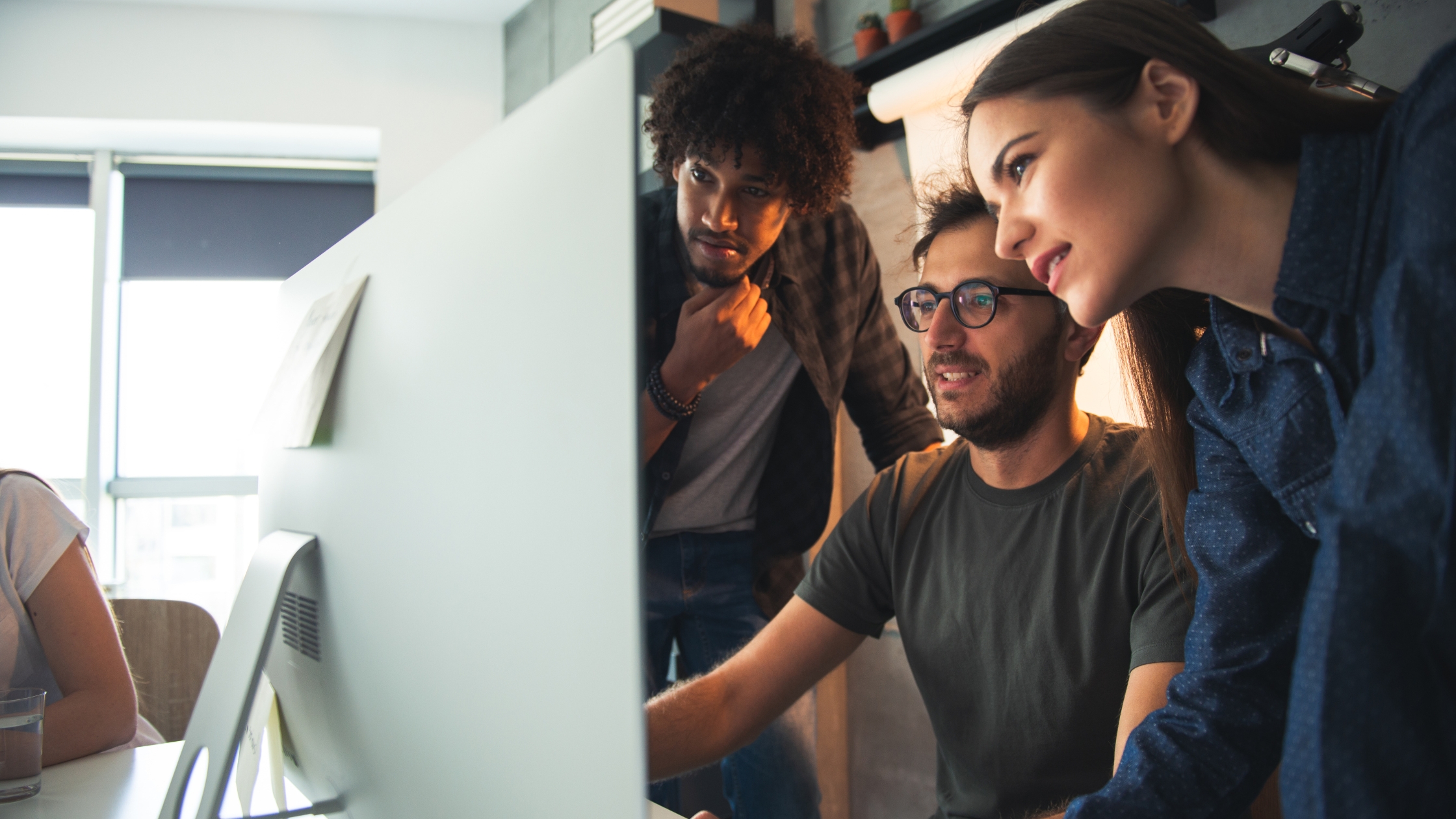 A team of managed IT support provider in Colac looking at computer screen